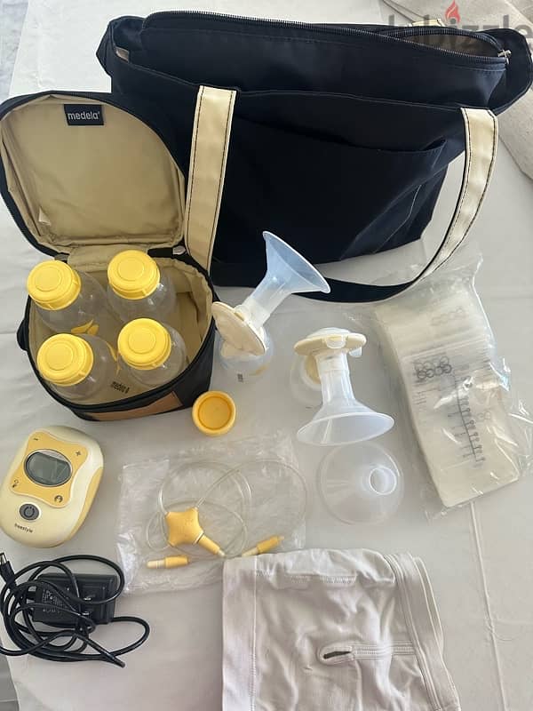 Medela Freestyle Mobile Double Electric Breast Pump with accessories 0