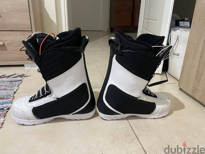 snowboarding boots - almost new 3