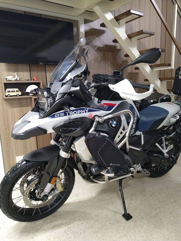 Bmw Gsa 1250cc Trophy 2023 full accessories still under warraty 2