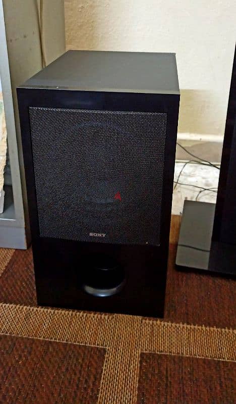 Sony surround system home theatre 5.1 1000 watts  serial num-HBD-DZ810 1