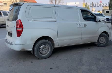 Hyundai H1 2012