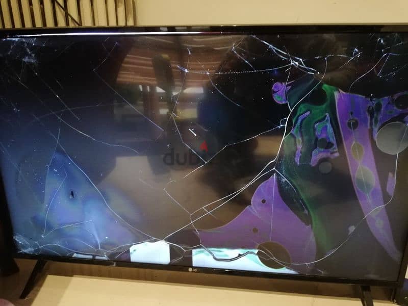 LG 43 inch smart 4K broken glass 2