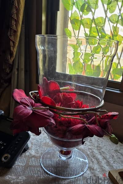 Vase with red roses