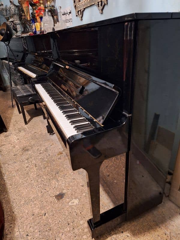 piano Yamaha u1 like new tuning warranty 1