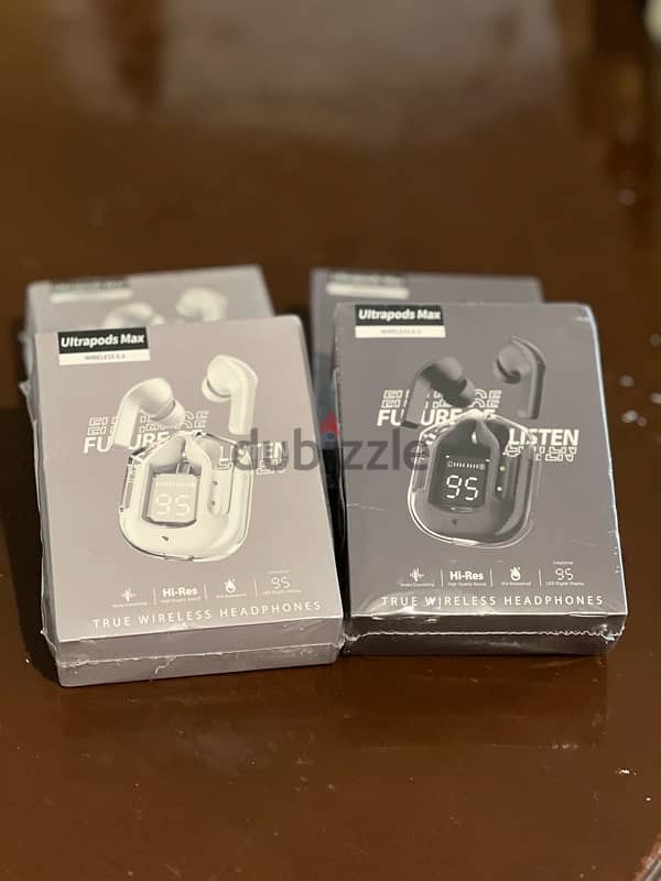 Ultrapods Max - (black & white color only ) 2