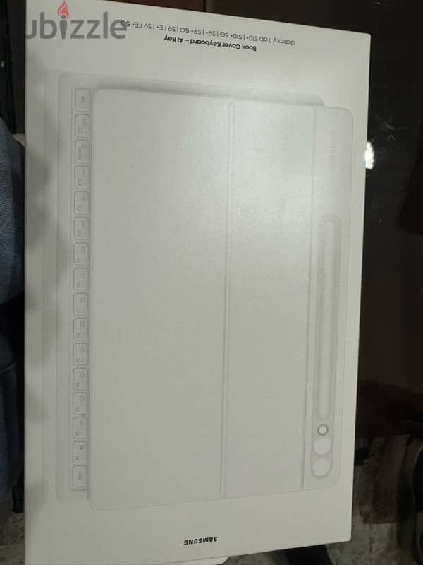 Samsung s10 plus tablet with the oroginal cover and keyboard 0