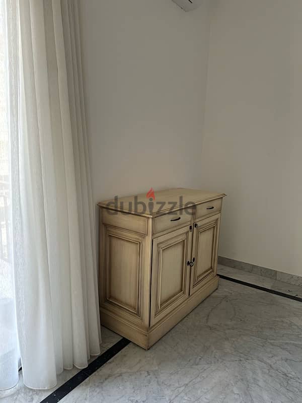 SIDEBOARD & DRESSOIR 3