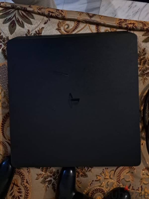 ps4 slim used like new very clean 2 original controllers 2 cds 0