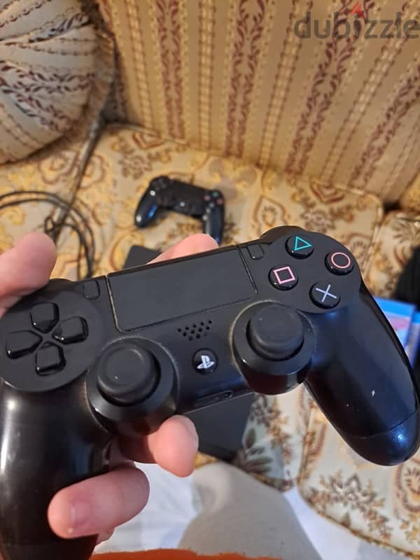 ps4 slim used like new very clean 2 original controllers 2 cds 1