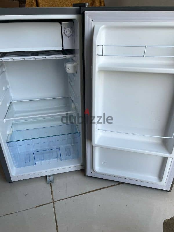 refrigerator small as new براد صغير شبه جديد 1