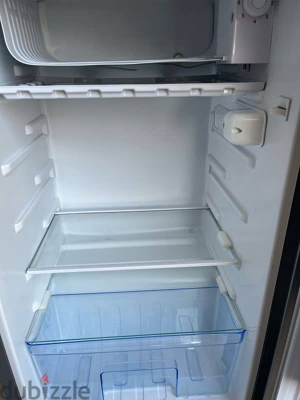 refrigerator small as new براد صغير شبه جديد 2