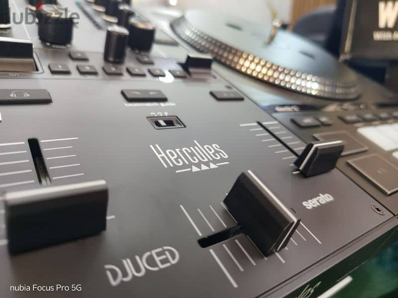 Hercules DJ controller inpulse T7 2