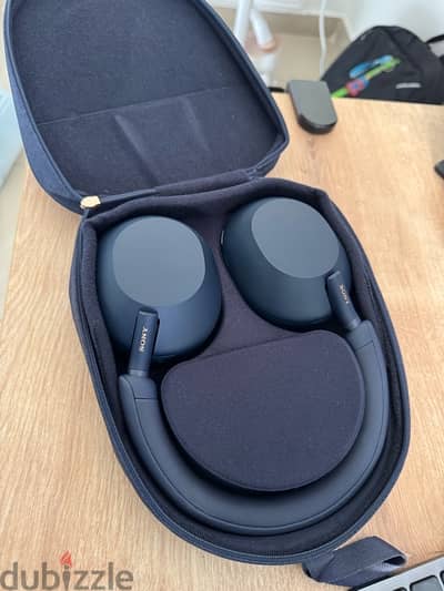 Sony WH-1000XM5 headphones in rare Midnight Blue color