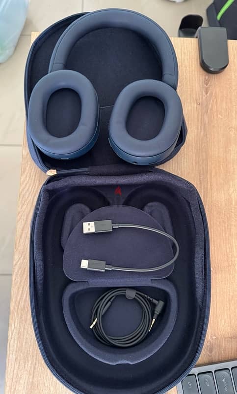 Sony WH-1000XM5 headphones in rare Midnight Blue color 2