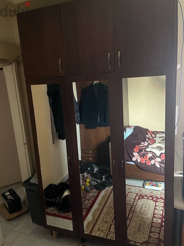 closet for 100$ 0