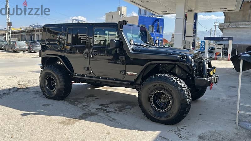 Jeep Wrangler Rubicon hemi v8 0