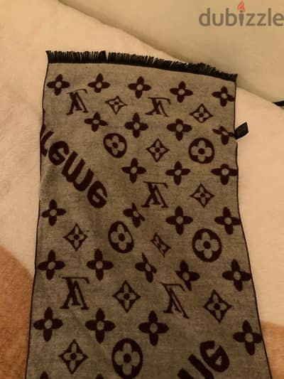 Louis vuitton scarf