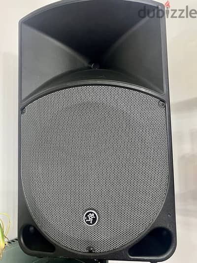 mackie powered 15" speakers