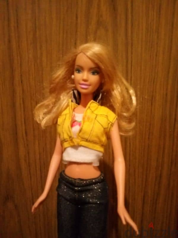 Barbie Mattel as new doll from Years 2000ish bend legs wearing=21$ 1