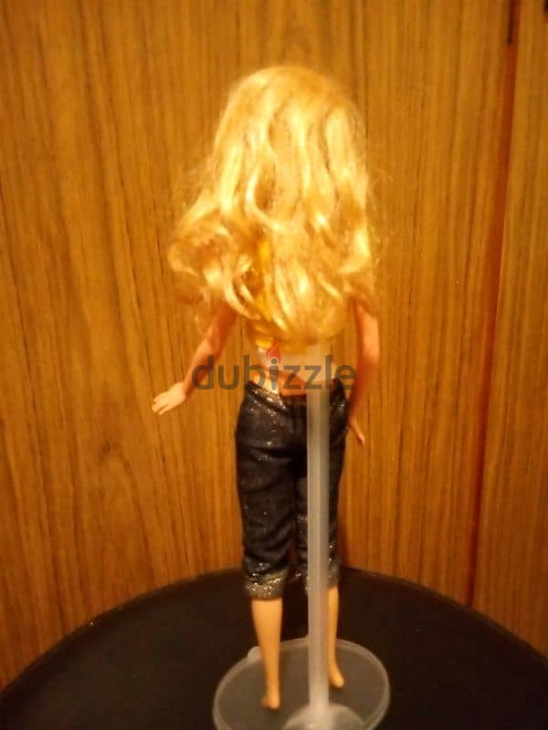 Barbie Mattel as new doll from Years 2000ish bend legs wearing=21$ 2