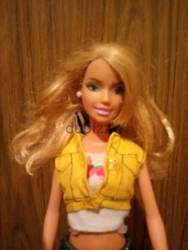 Barbie Mattel as new doll from Years 2000ish bend legs wearing=21$ 3