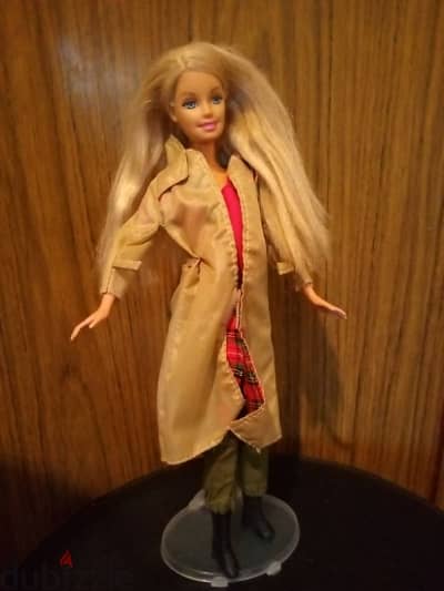 Barbie as new Mattel great wearing doll 2000, bend legs=22$