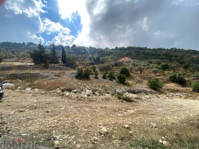 Land for sale in Mechmech - أرض للبيع في مشمش