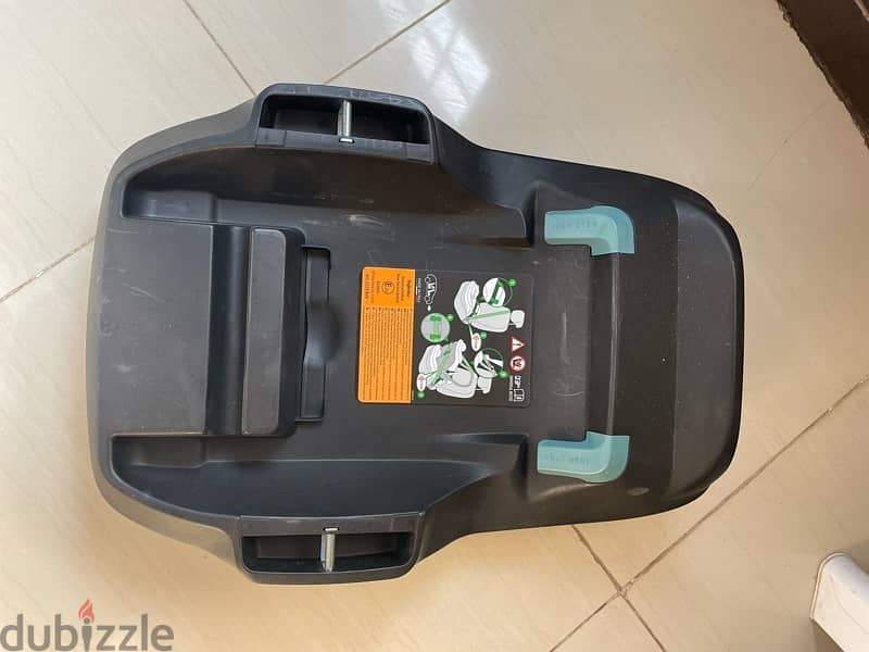 Inglesina car seat + base 2