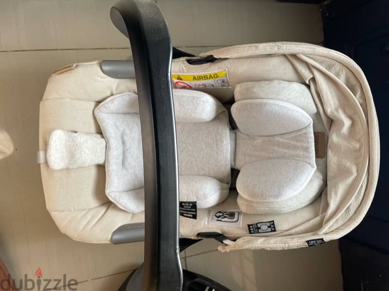 Inglesina car seat + base 3