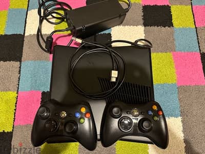 Xbox360 +2 controllers + hdmi cable