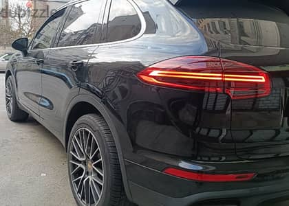 Porsche Cayenne 2016 black