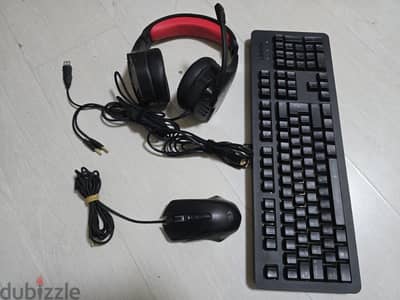 gaming set- screen-keyboard-heaset-mouse