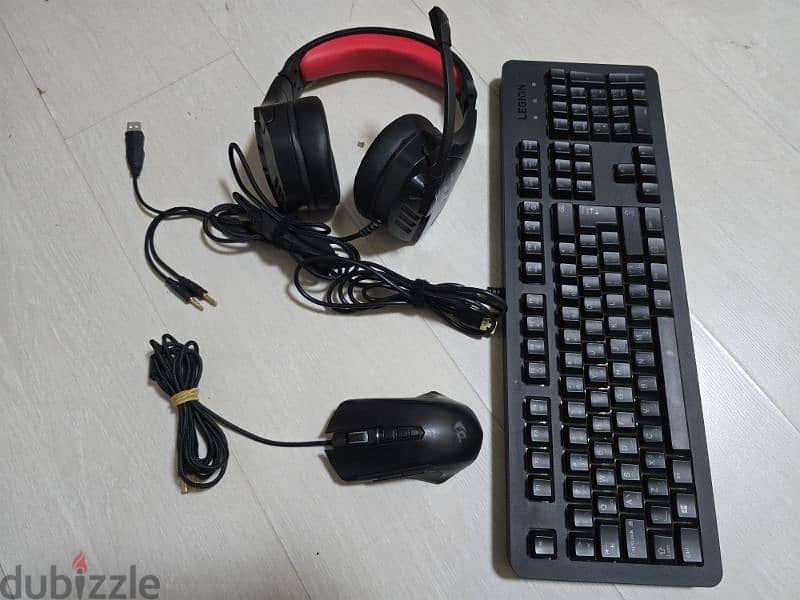 gaming set- screen-keyboard-heaset-mouse 8