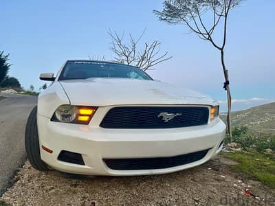 Ford Mustang 2010 super clean