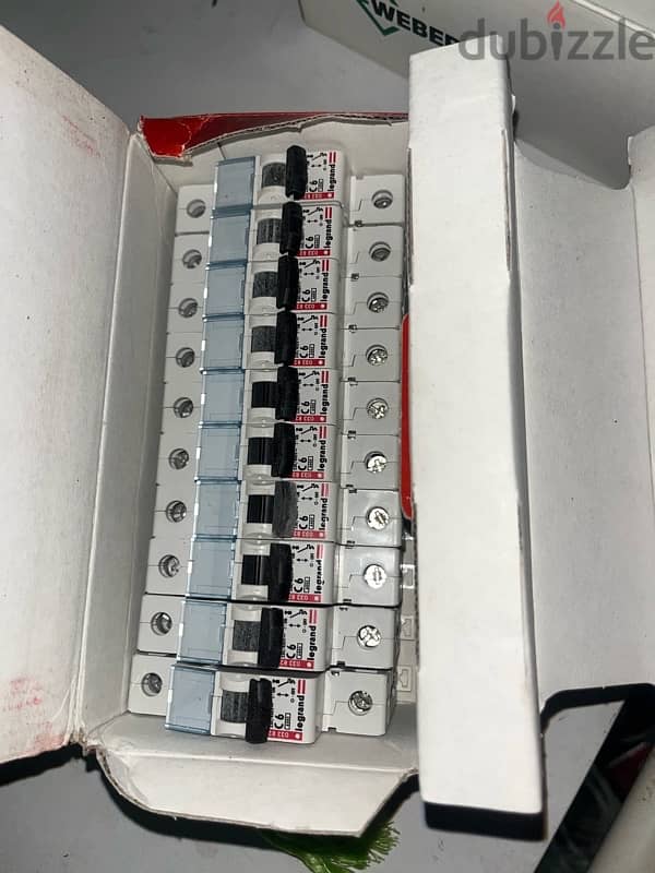 circuit breaker Legrand 2