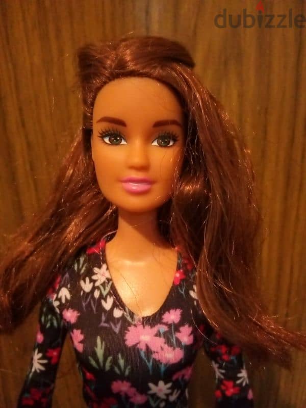 Barbie Brunette Mattel2000 wearing rare doll has bending legs+shoes=24 6