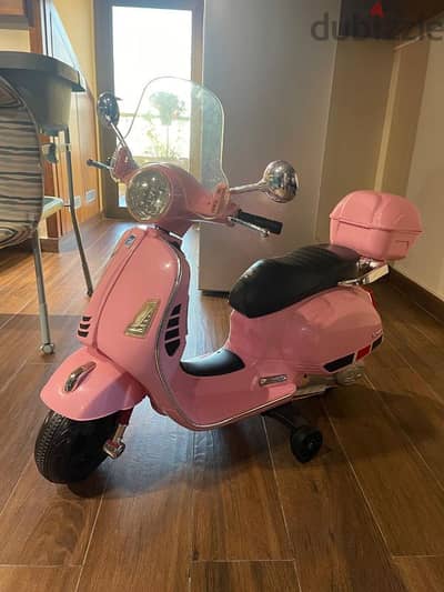 Vespa motorbike pink