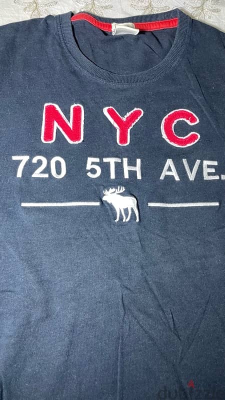 Abercrombie and Fitch size M 2