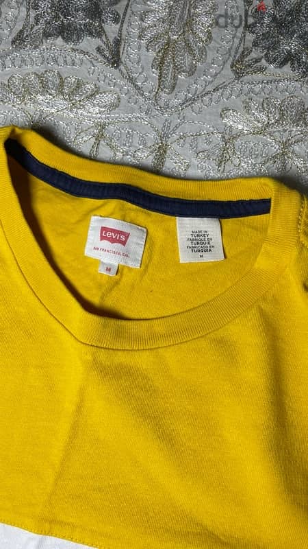 levis Tshirt size Medium 2