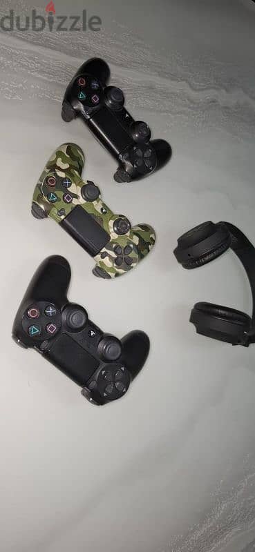 PS4, 4 CONTROLLERS, MODERNWARFARE || 1