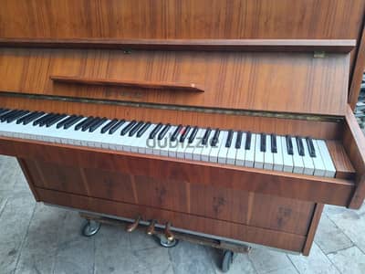 piano بيانو فرنسي خارق النظافة للعذف والتدريب ممتاز جدا ٣ عدسات جديد