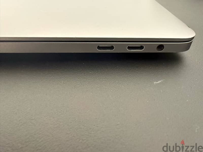 MacBook Pro 15” (2017) with Touchbar 3