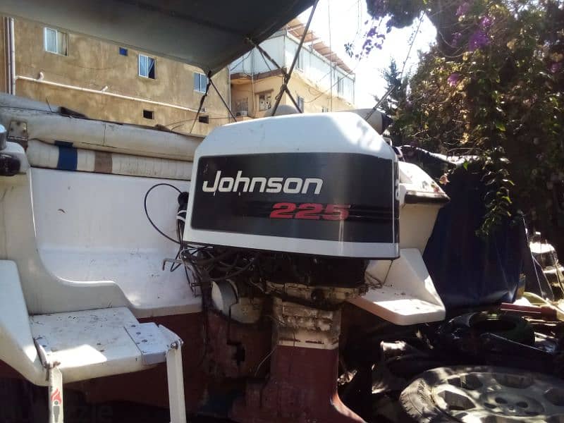 8 meters 1998 225hp Johnson ask for price 2