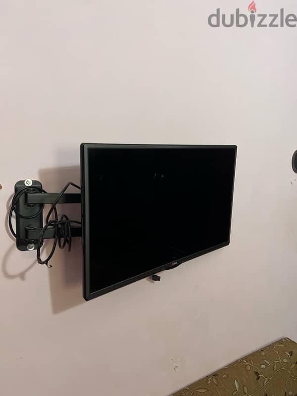 TV with the base for the wall 0