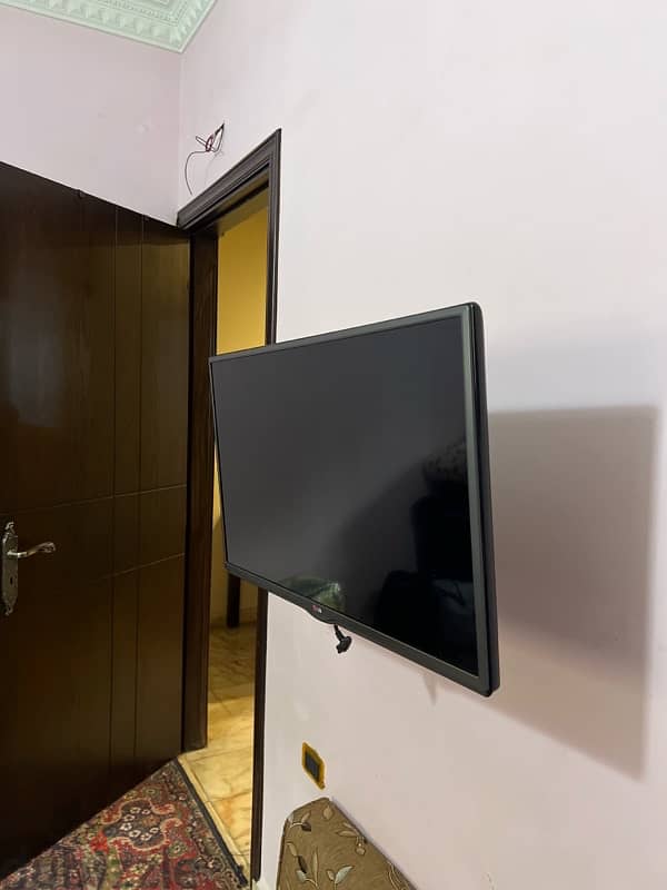 TV with the base for the wall 1