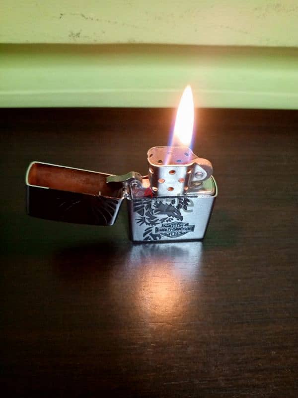 Zippo Lighter with accessories for Sale. 2