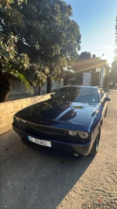 Dodge Challenger 2011 , very clean,12000$