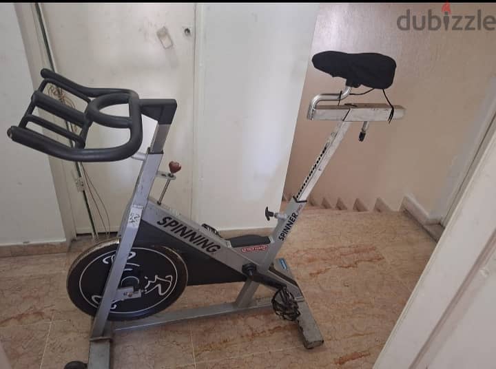 spinning bike used like new 100$ 2