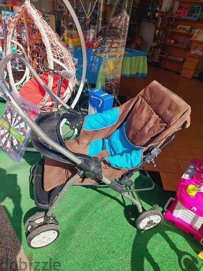 عرباية بتقلب مسكتها بالعكس مع طاولة اكل ودواليب مناح stroller