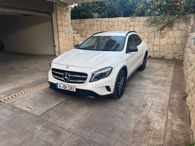 Mercedes-Benz GLA 200 night package! 2016 imported fresh from germany!